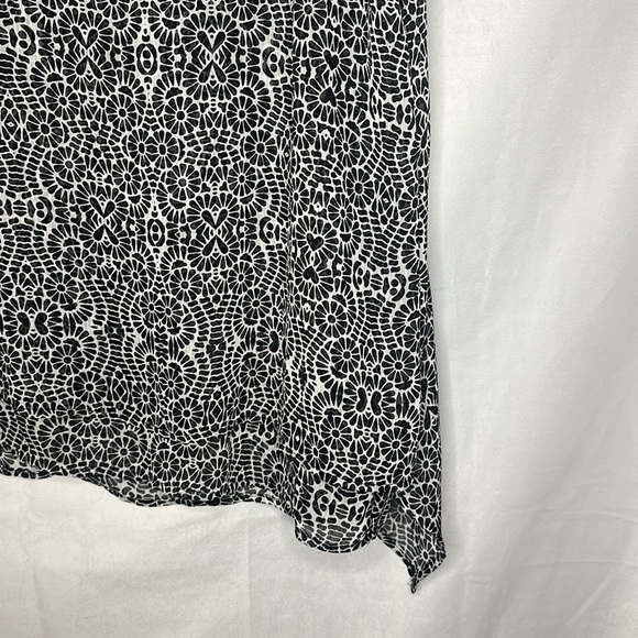 FEVER BLACK AND WHITE PATTERN TUNIC TANK (M) - Picture 5 of 7